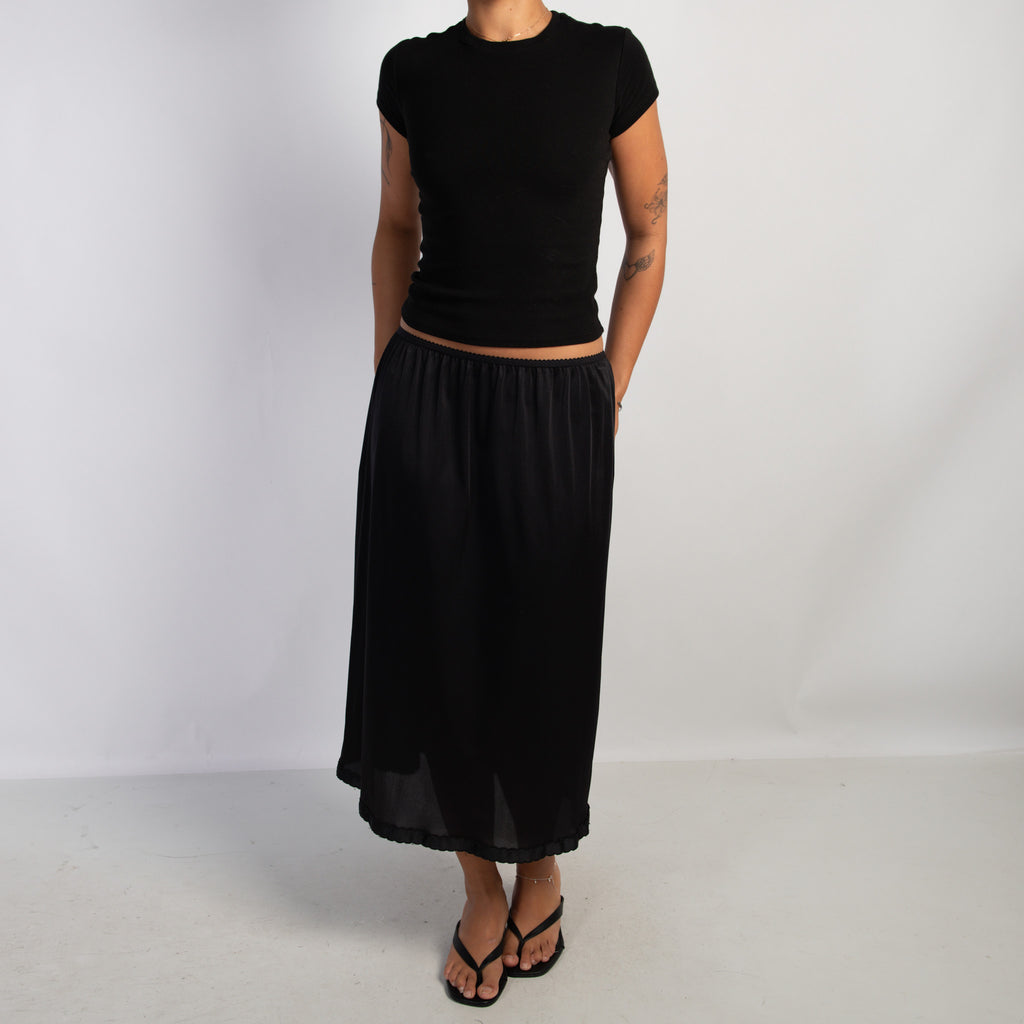 BLACK MIDI SLIP SKIRT