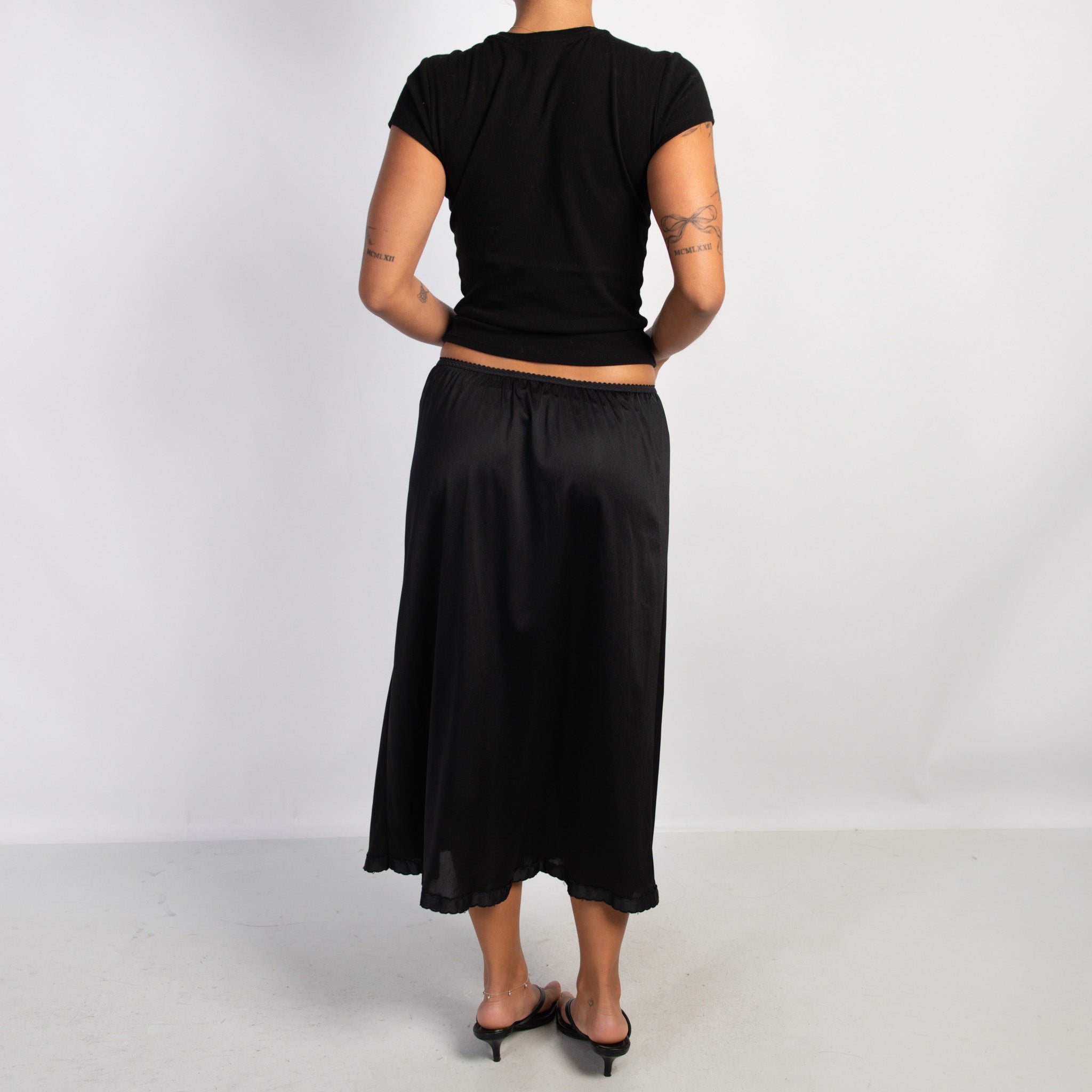 BLACK MIDI SLIP SKIRT