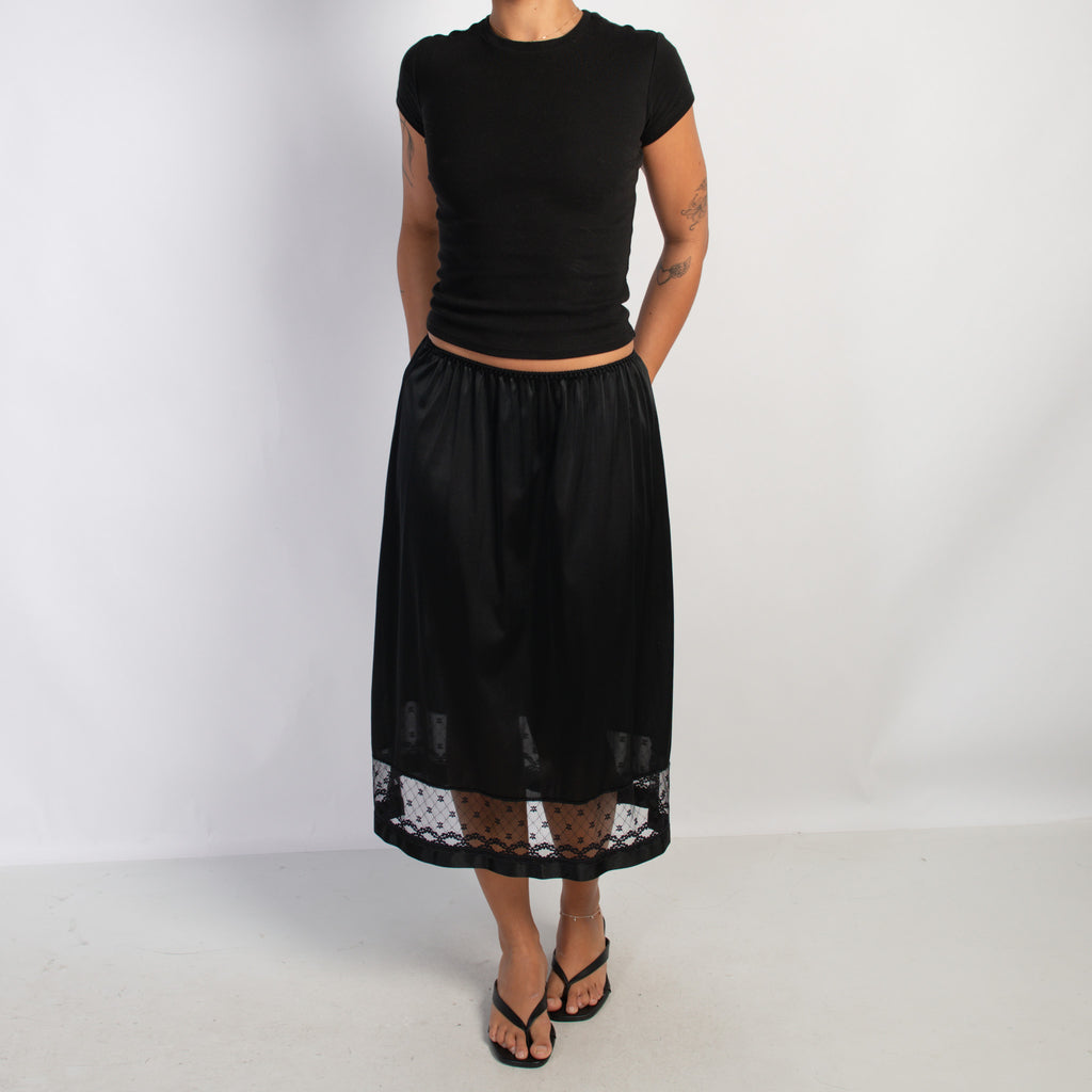 BLACK MIDI SLIP SKIRT