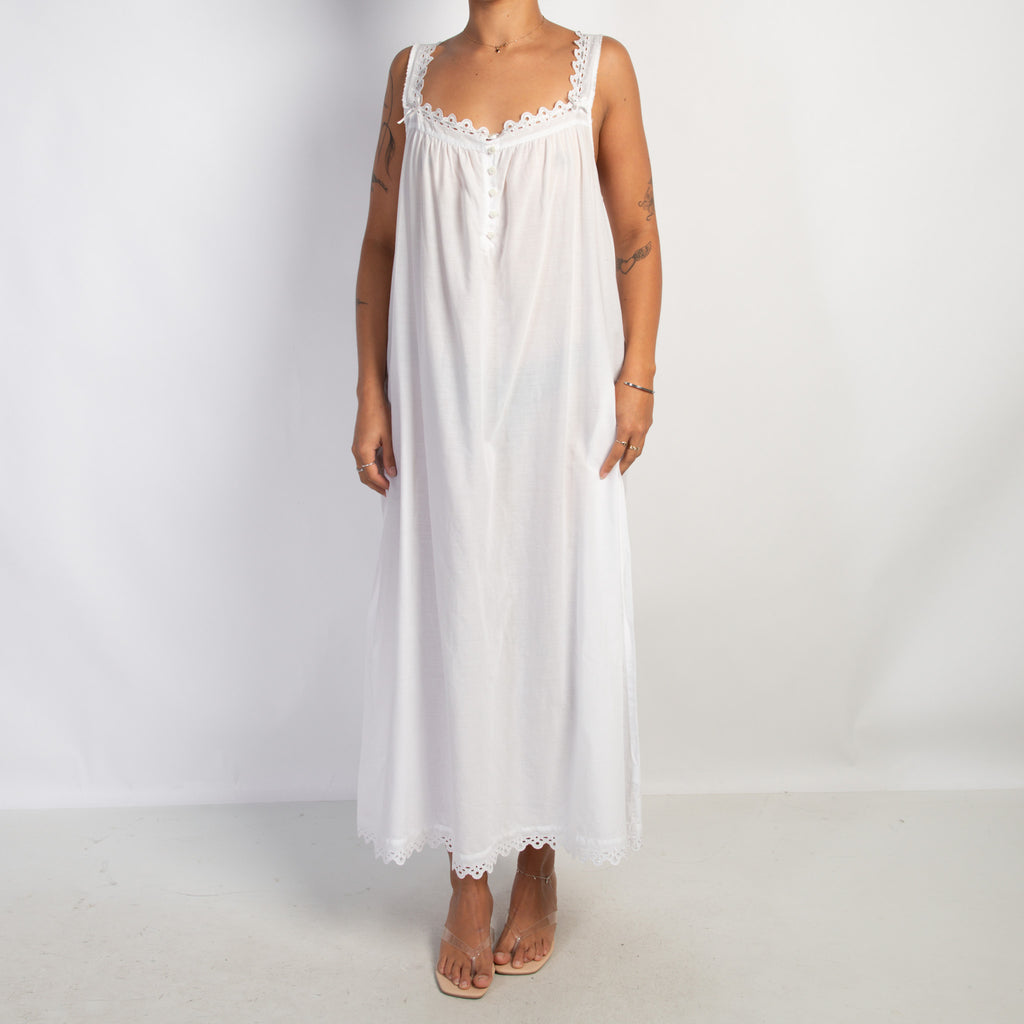 WHITE COTTON NIGHTGOWN