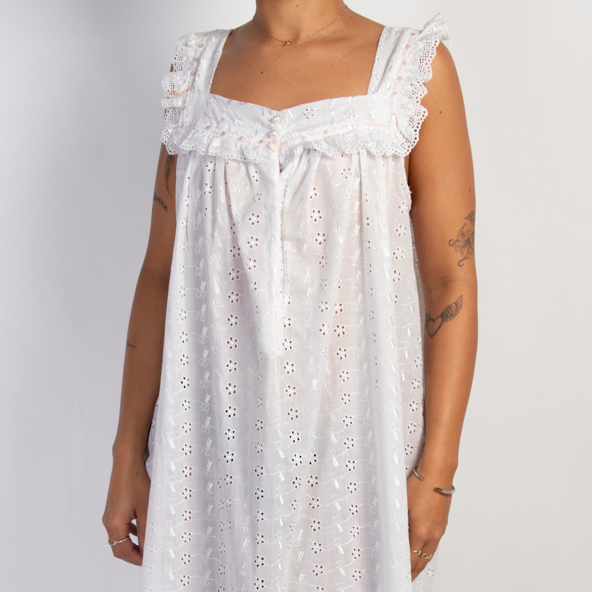 WHITE EMBROIDERED NIGHTGOWN