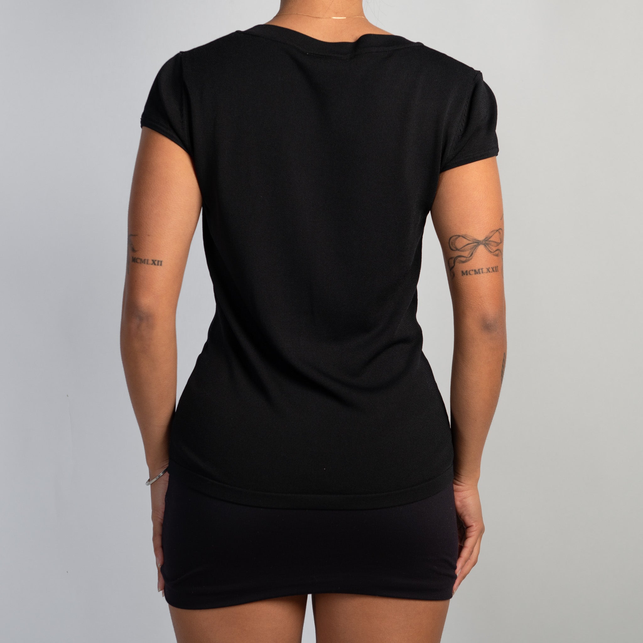 BLACK SQUARE NECK TOP