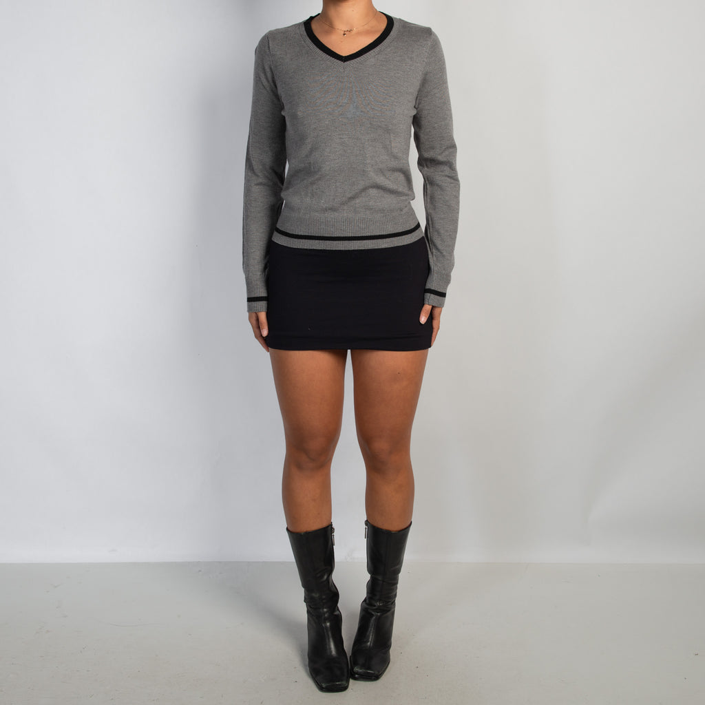 GREY THIN KNIT SWEATER