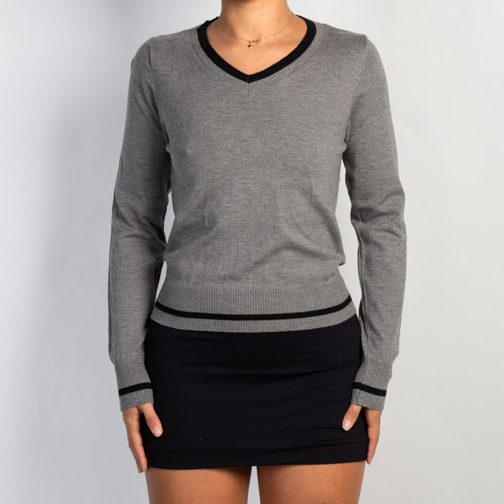GREY THIN KNIT SWEATER