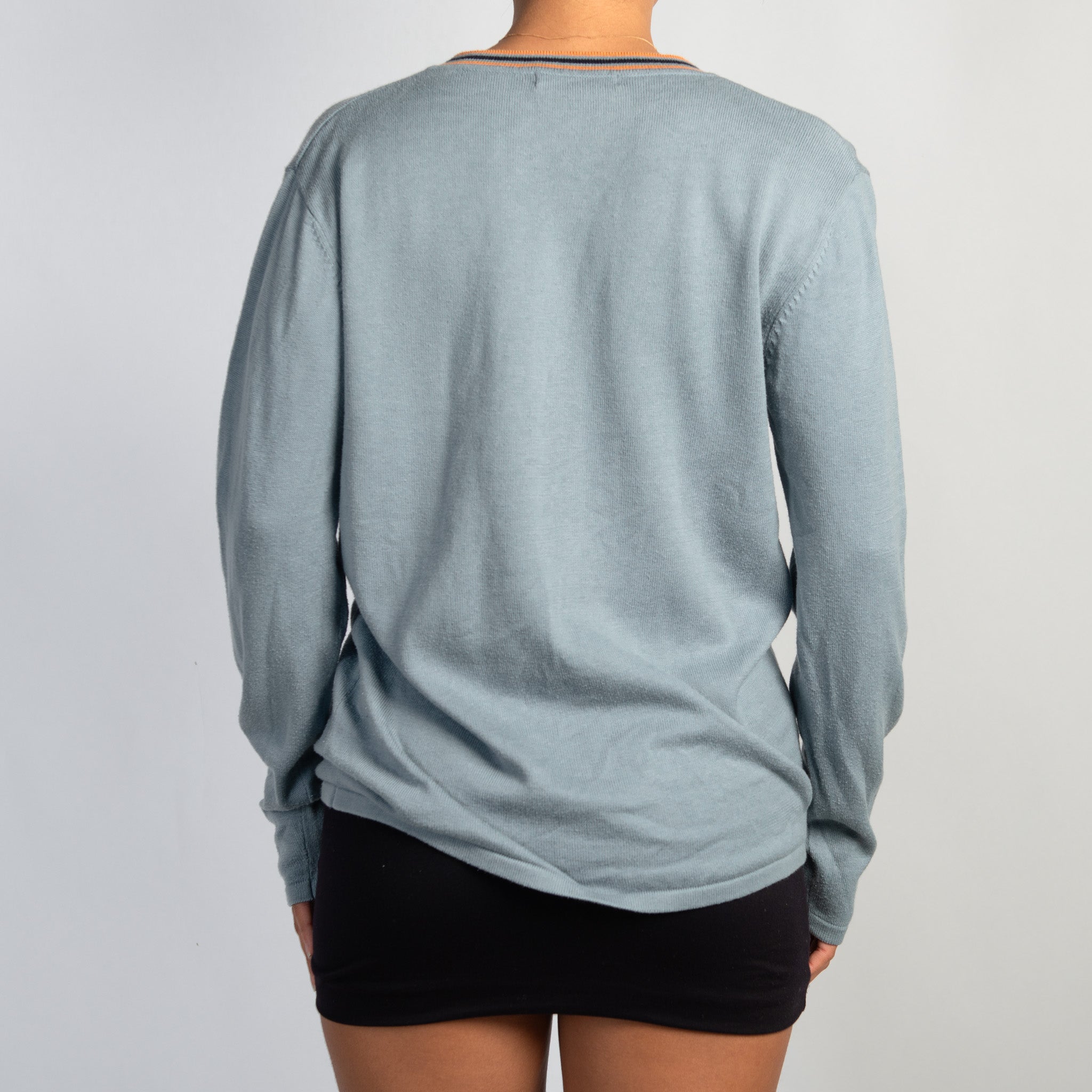 BLUE THIN KNIT SWEATER