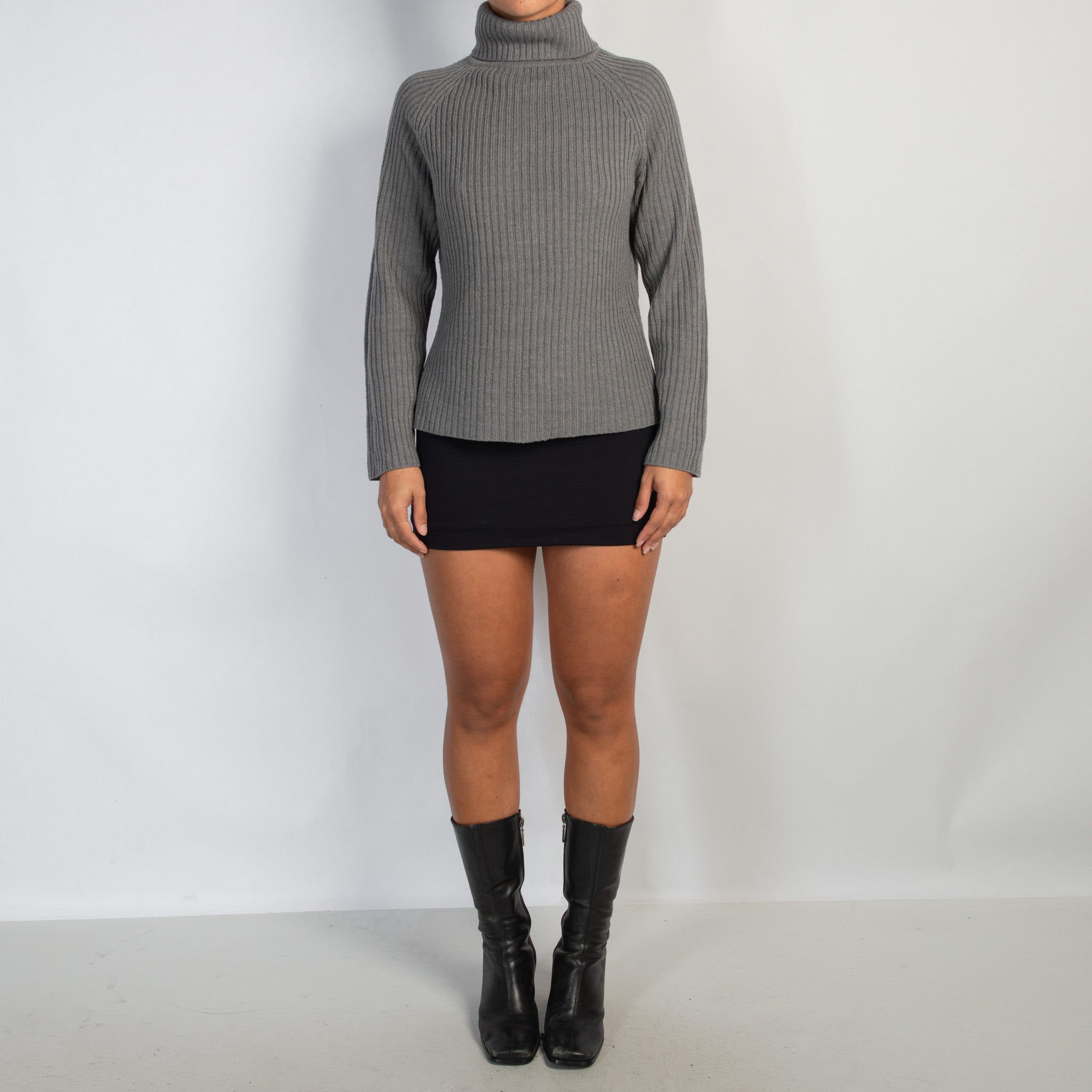 GREY RIB TURTLENECK TOP
