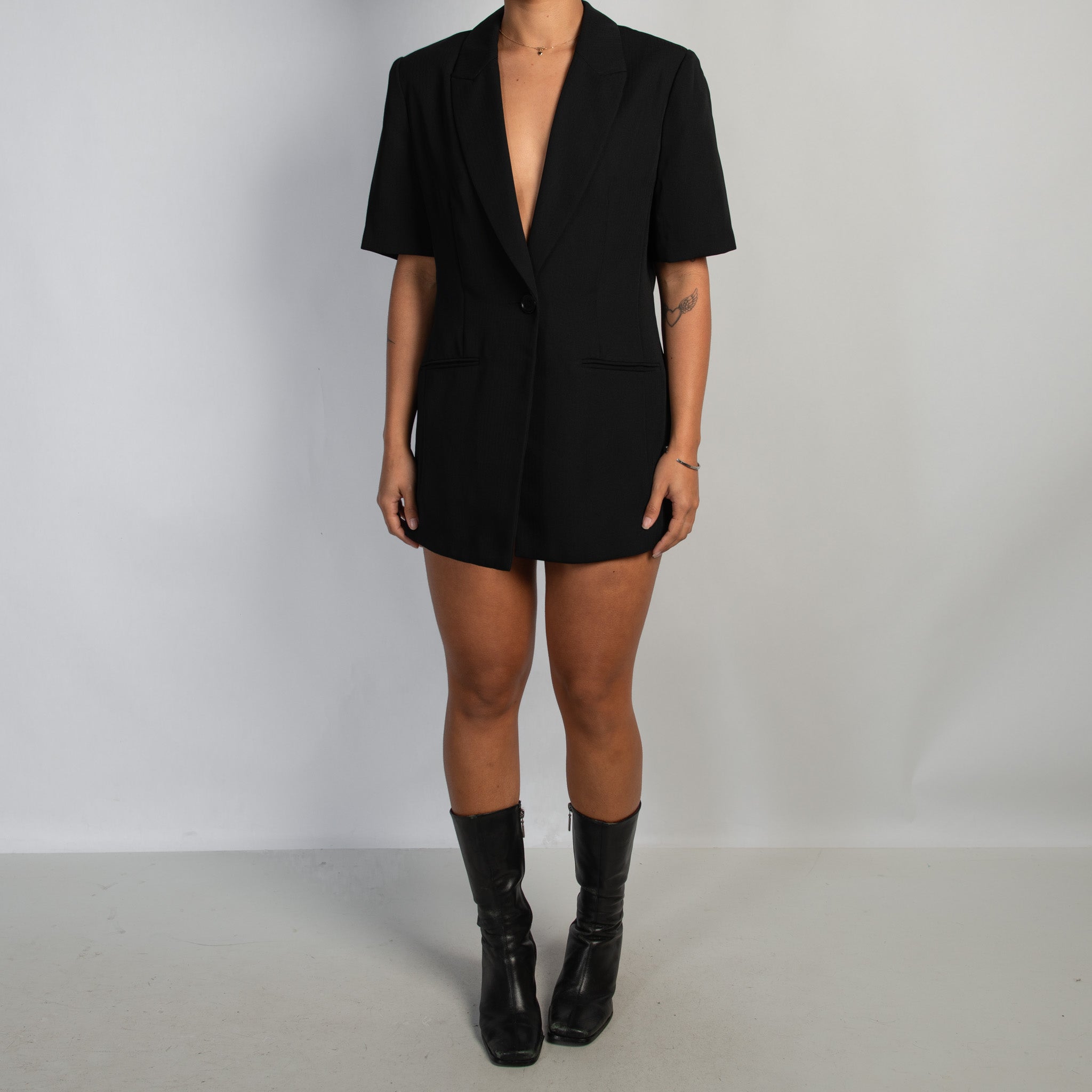 BLACK SHORT SLEEVE BLAZER