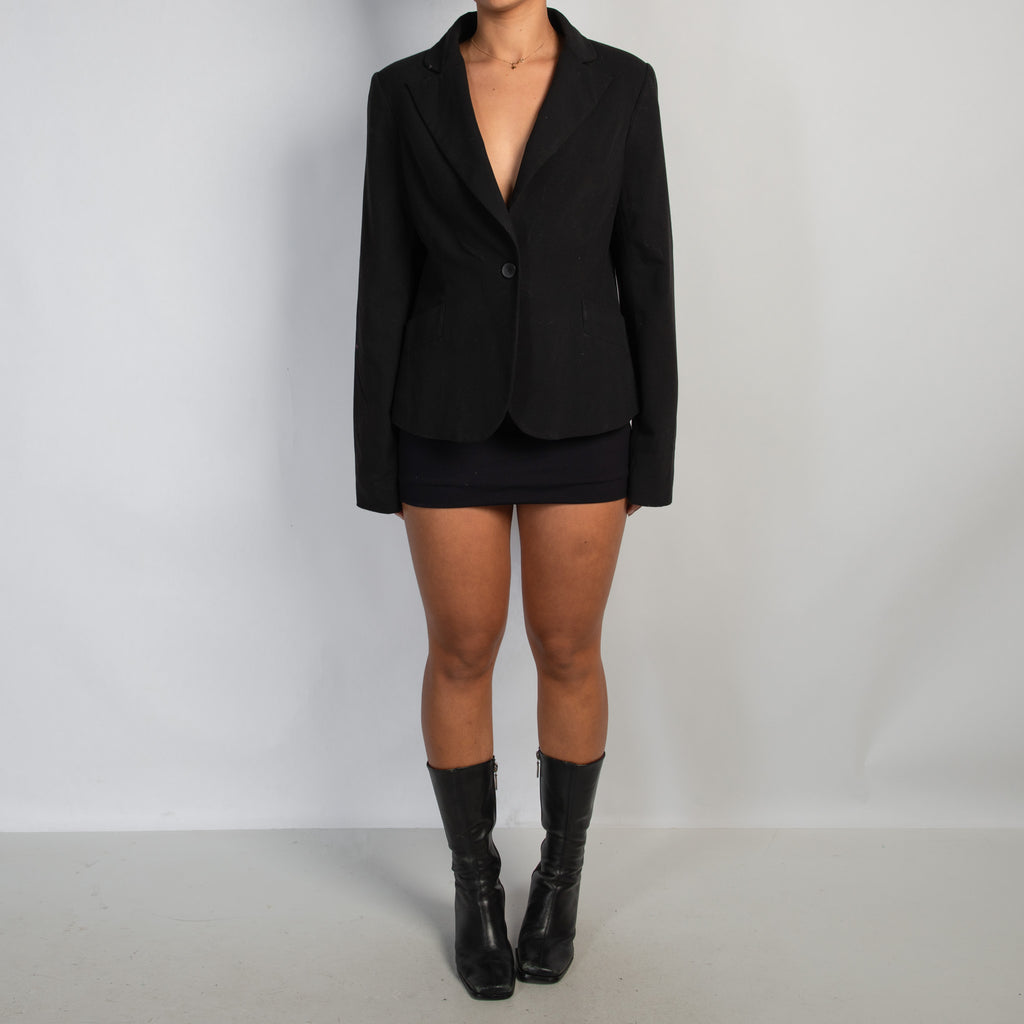 CLASSIC BLACK BLAZER