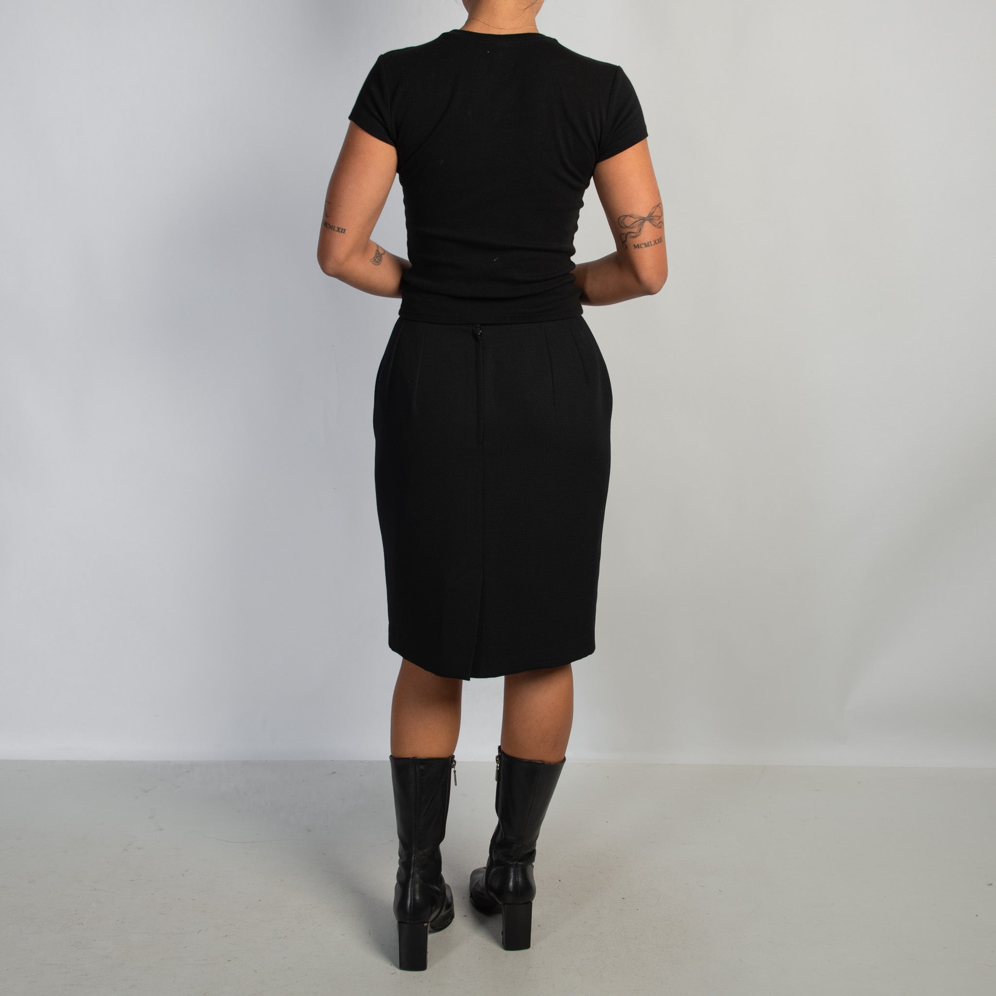 BLACK KNEE LENGTH SKIRT
