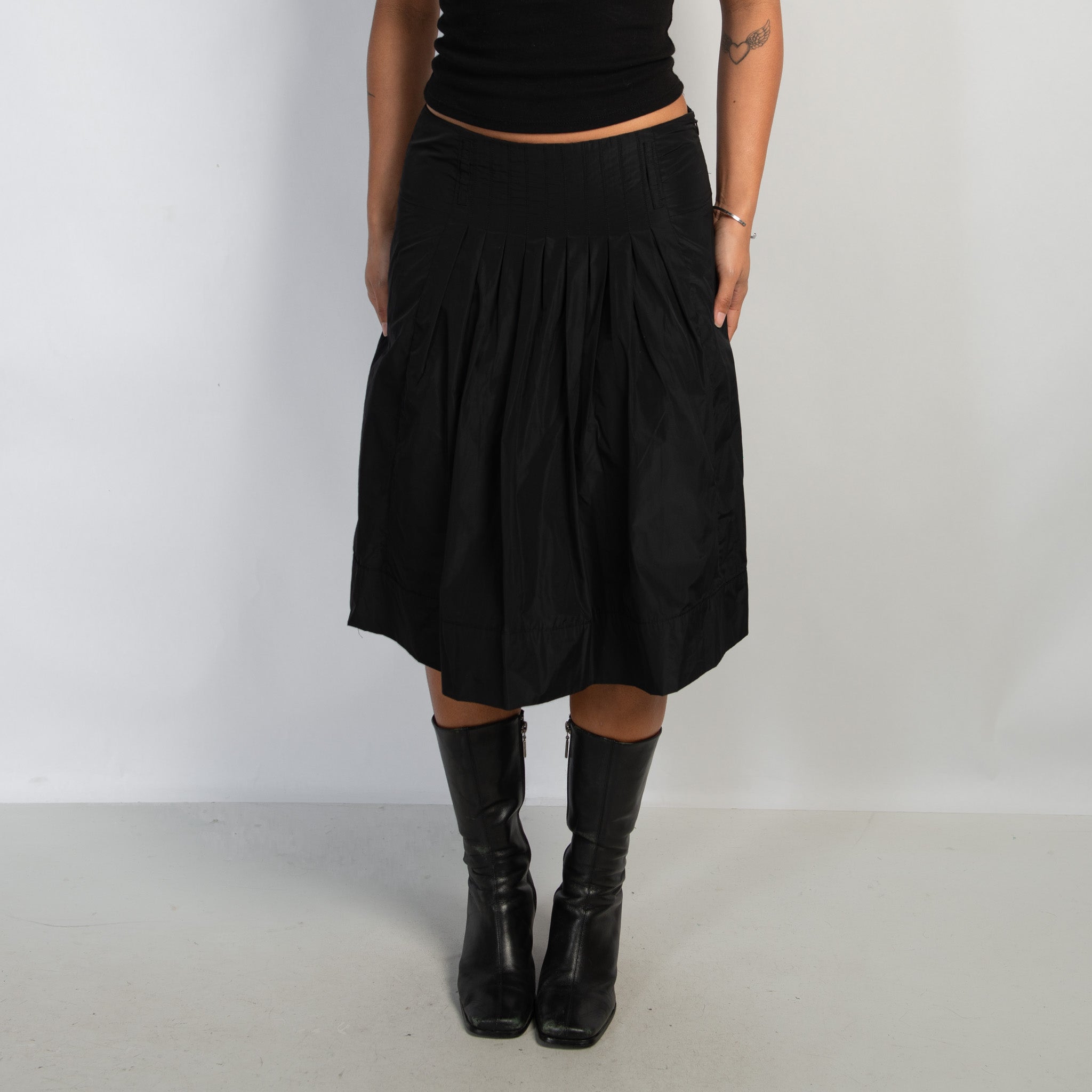 BLACK MIDI SKIRT