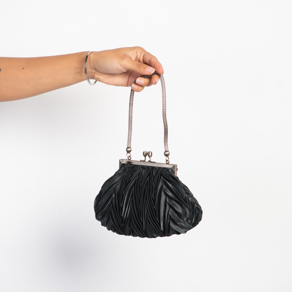 BLACK TEXTURED PURSE