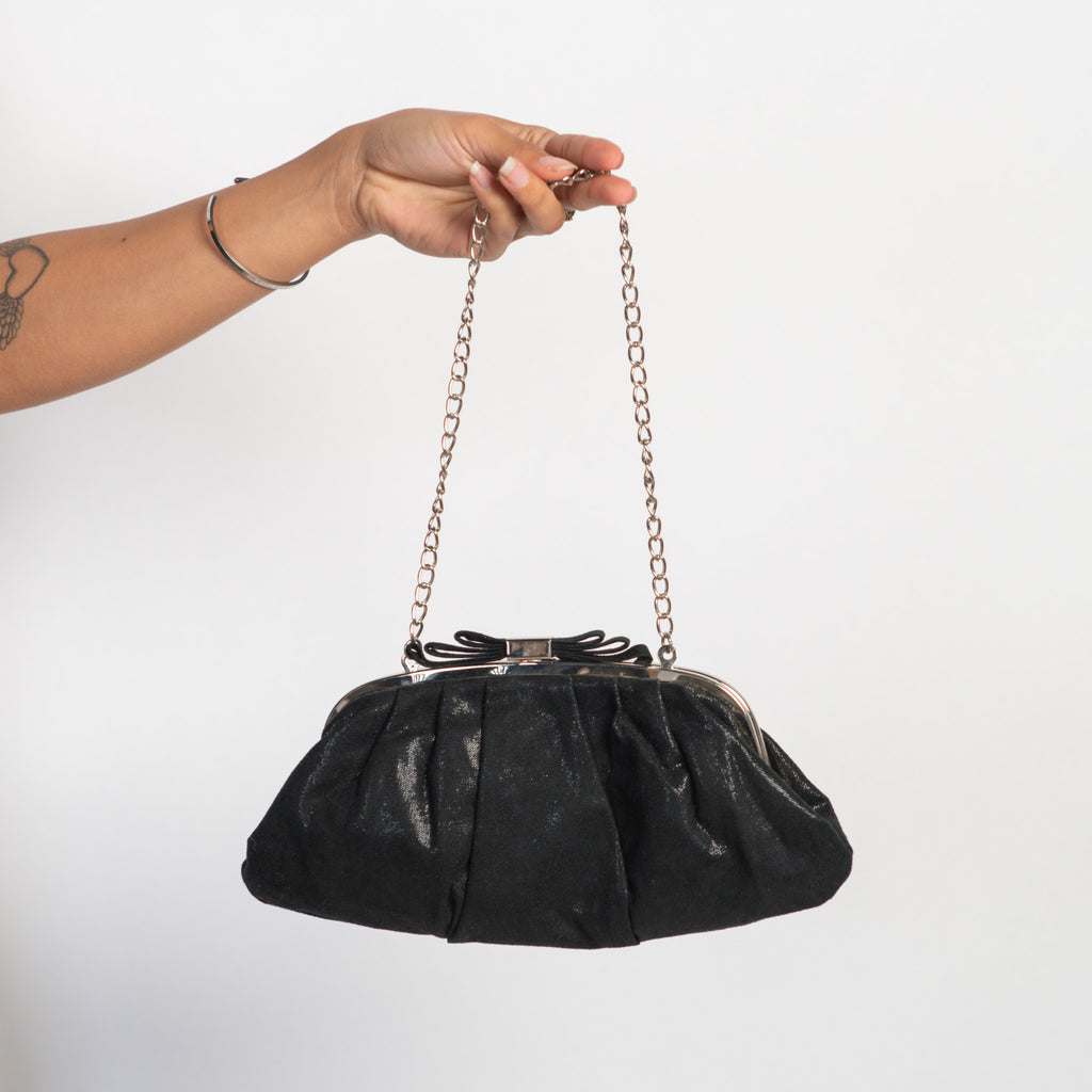 BLACK PLEATED PURSE