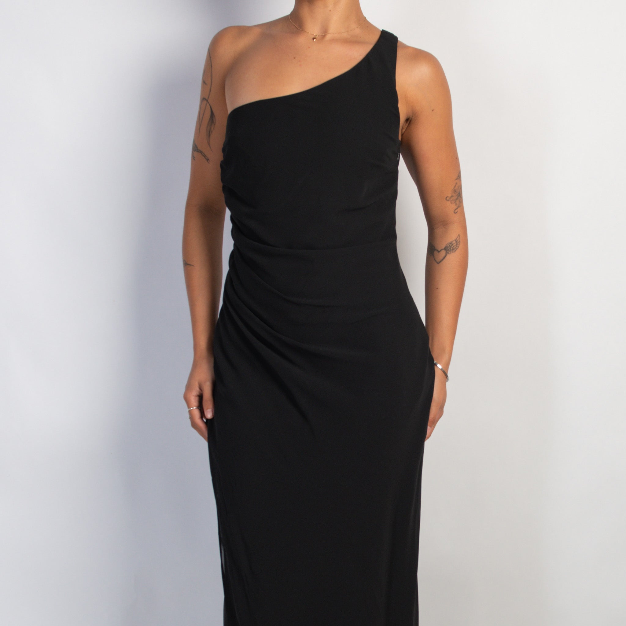 BLACK ONE SHOULDER GOWN