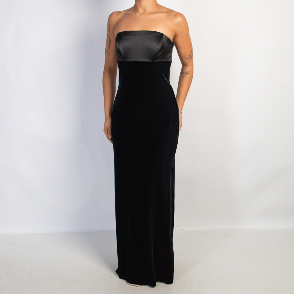 BLACK VELOUR STRAPLESS GOWN