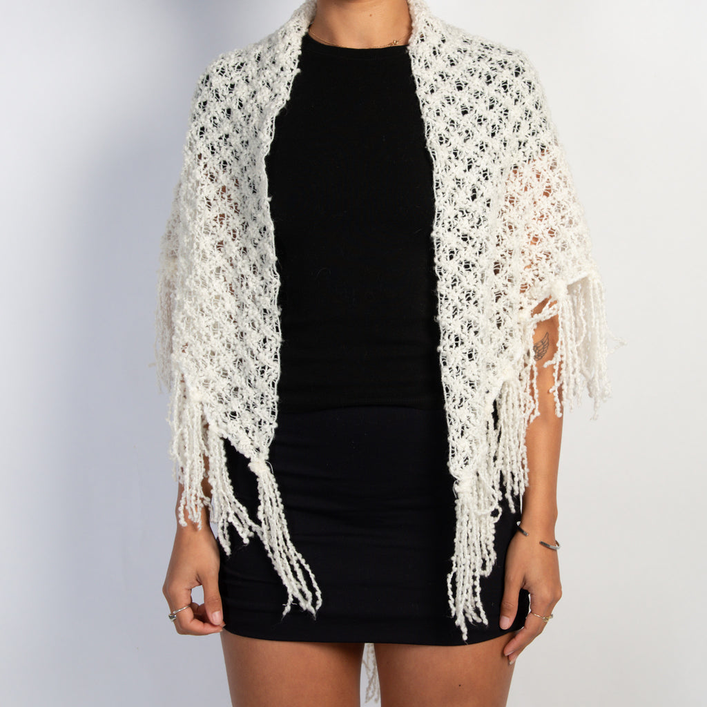 WHITE TRIANGLE SCARF / SHAWL