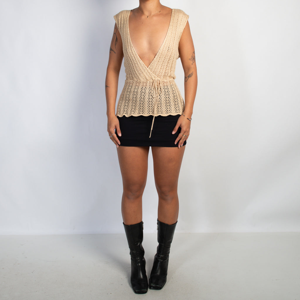 BEIGE CROSS OVER TOP