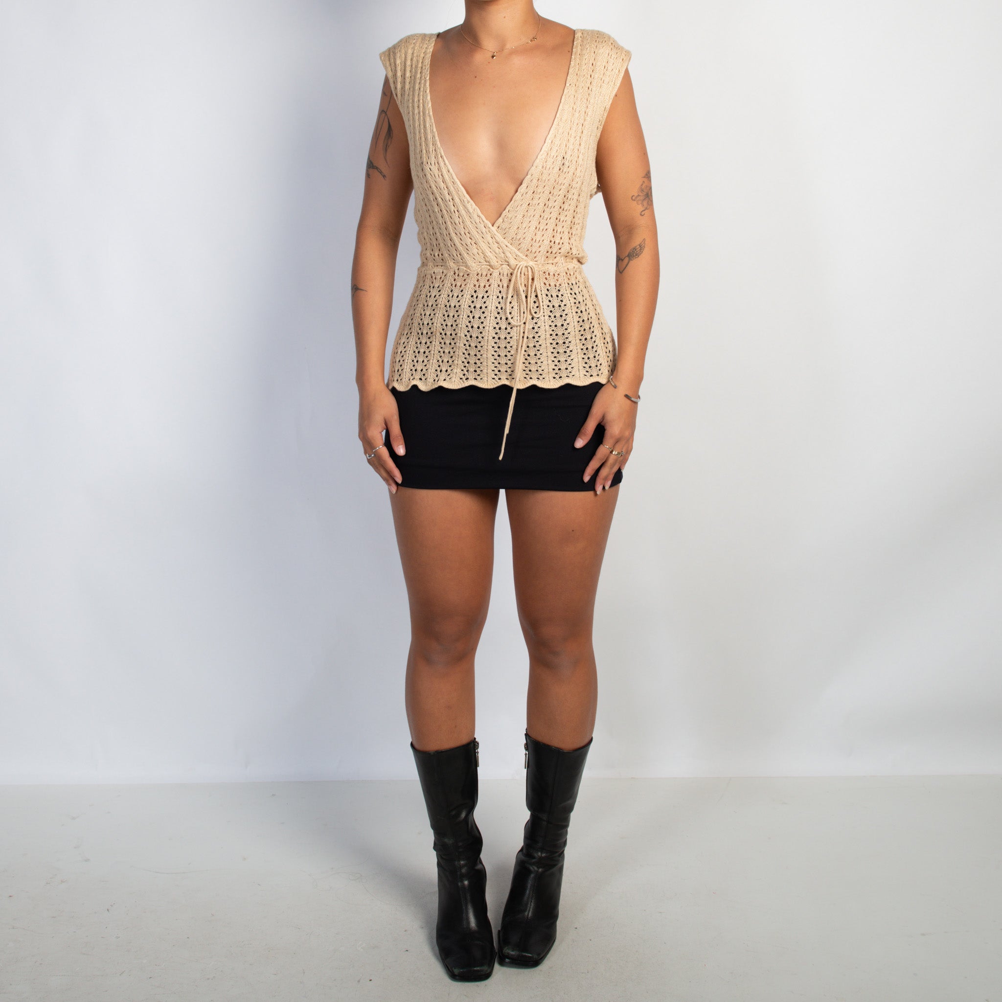 BEIGE CROSS OVER TOP