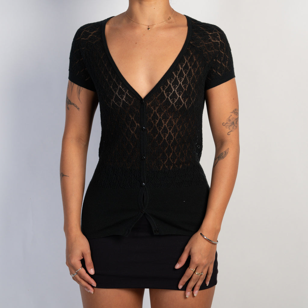 BLACK KNIT BUTTON TOP