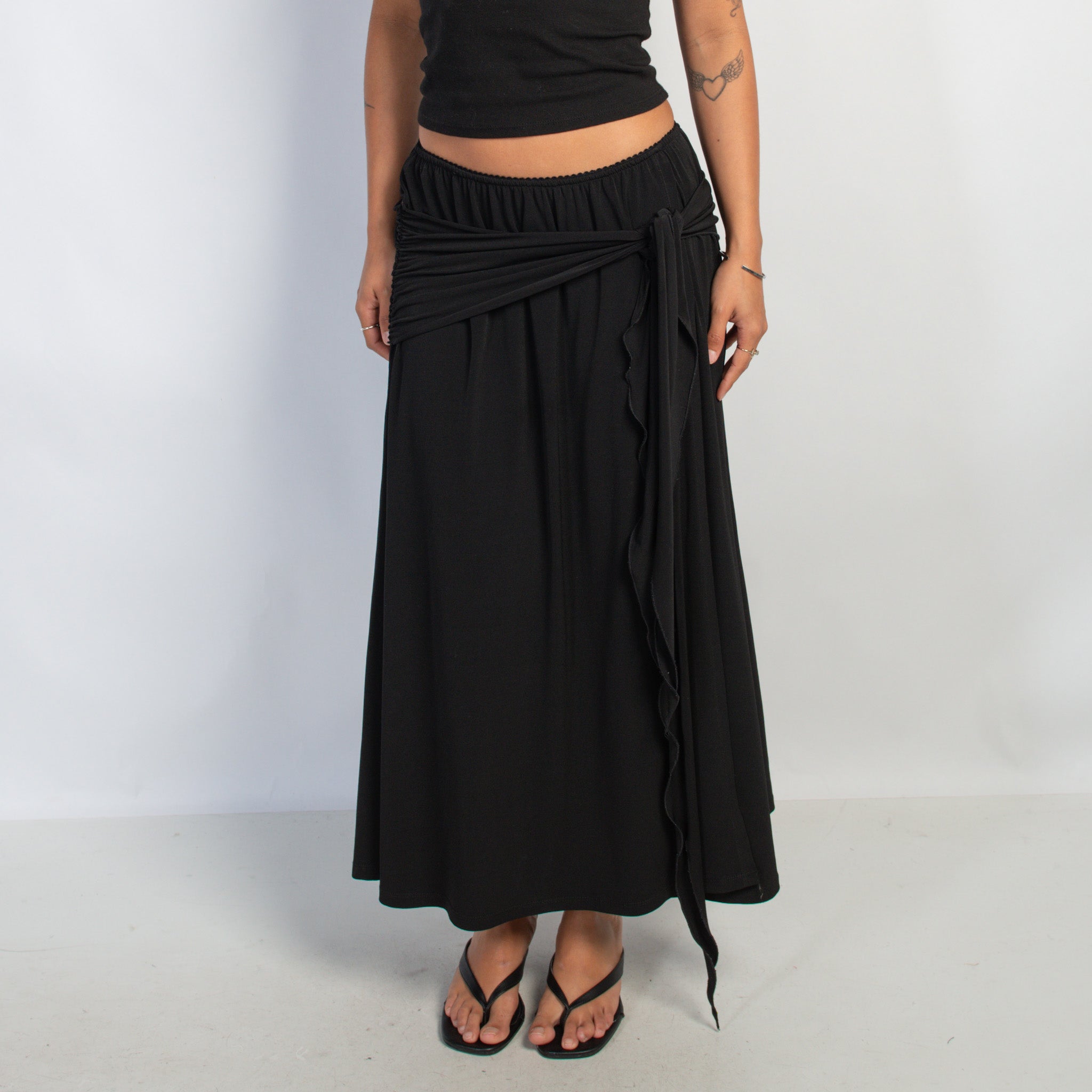 BLACK LONGLINE SKIRT