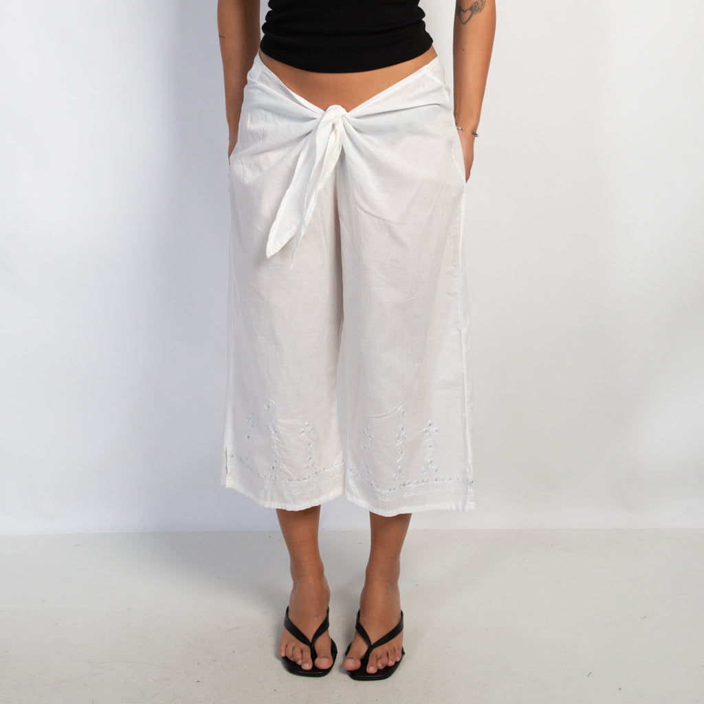 WHITE COTTON CAPRI PANTS