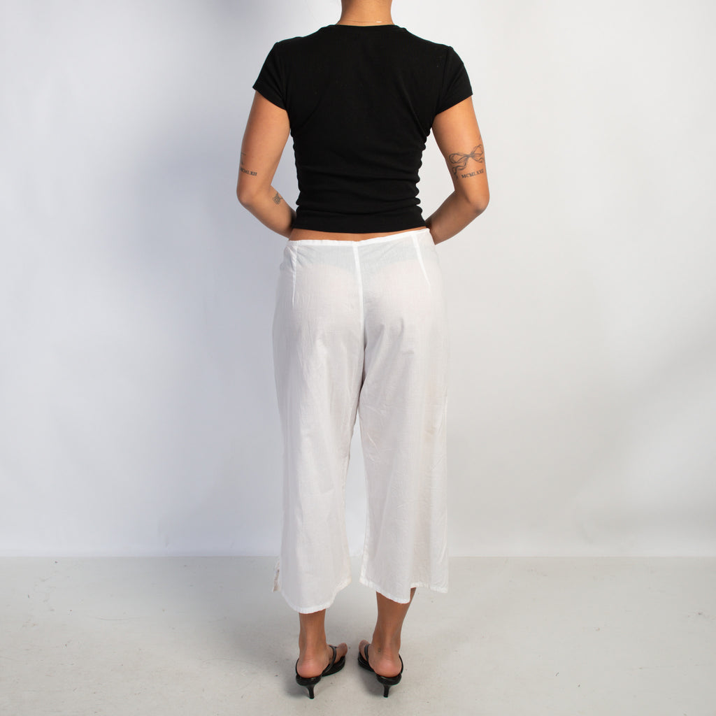WHITE COTTON CAPRI PANTS
