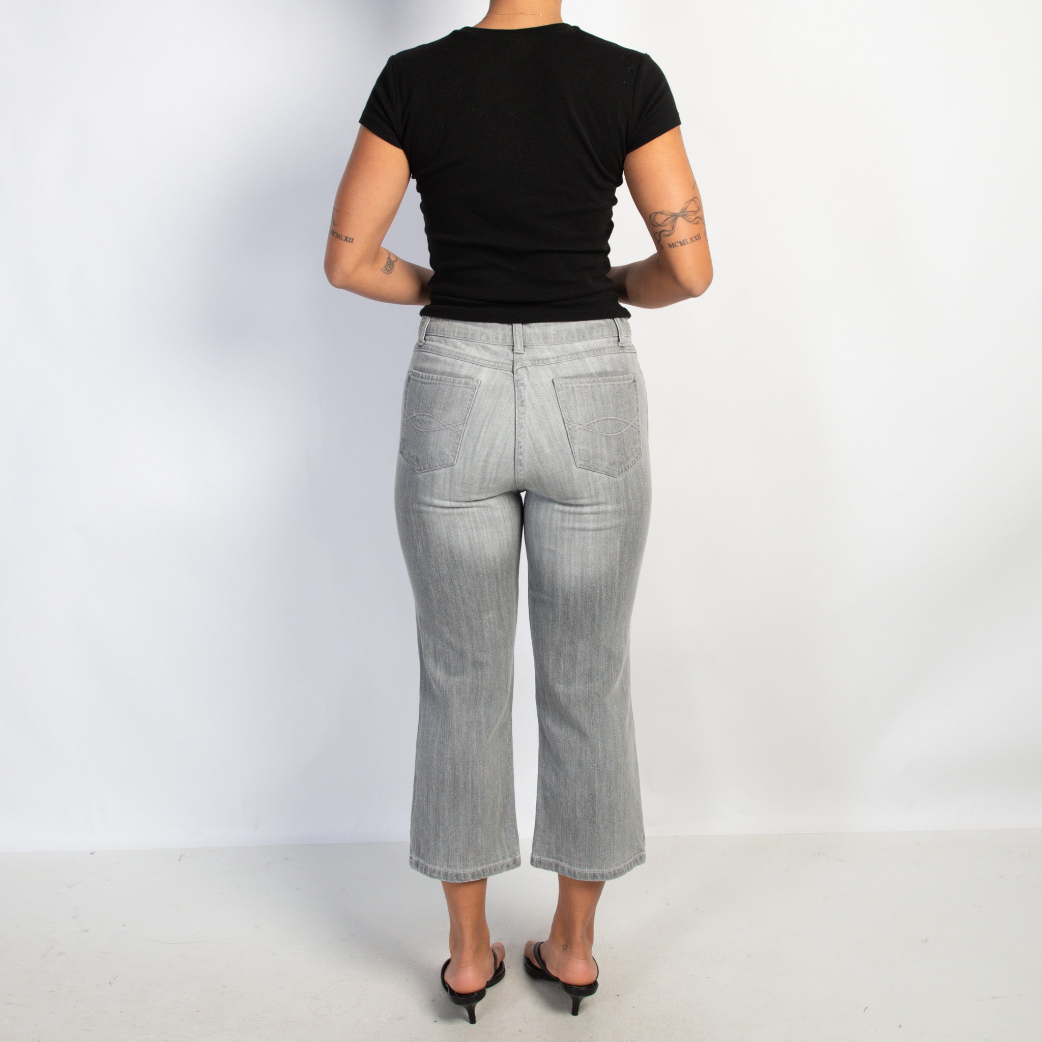 GREY CAPRI JEANS