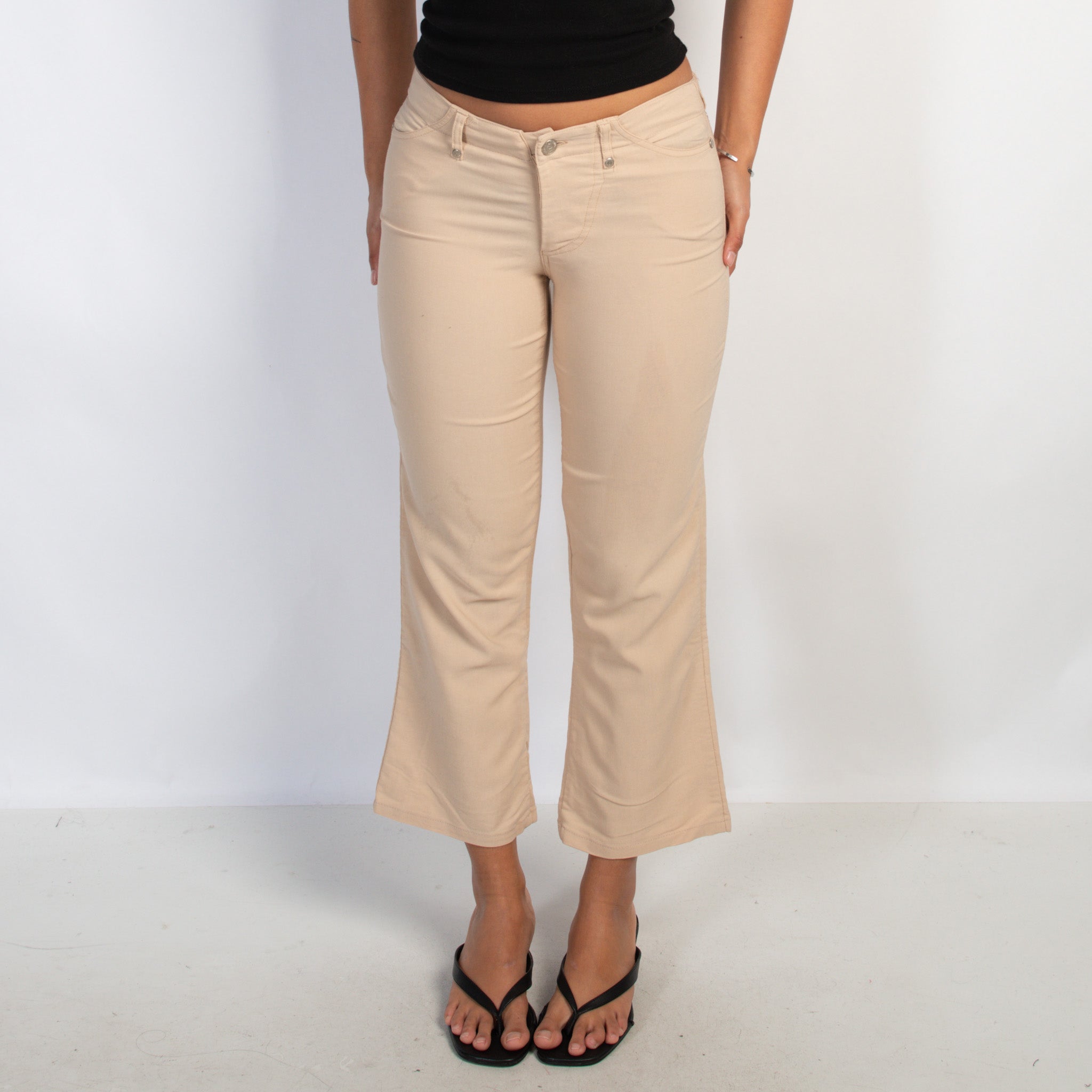 BEIGE CAPRI PANTS