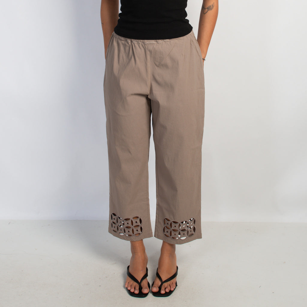 BEIGE CUT OUT CAPRI PANTS