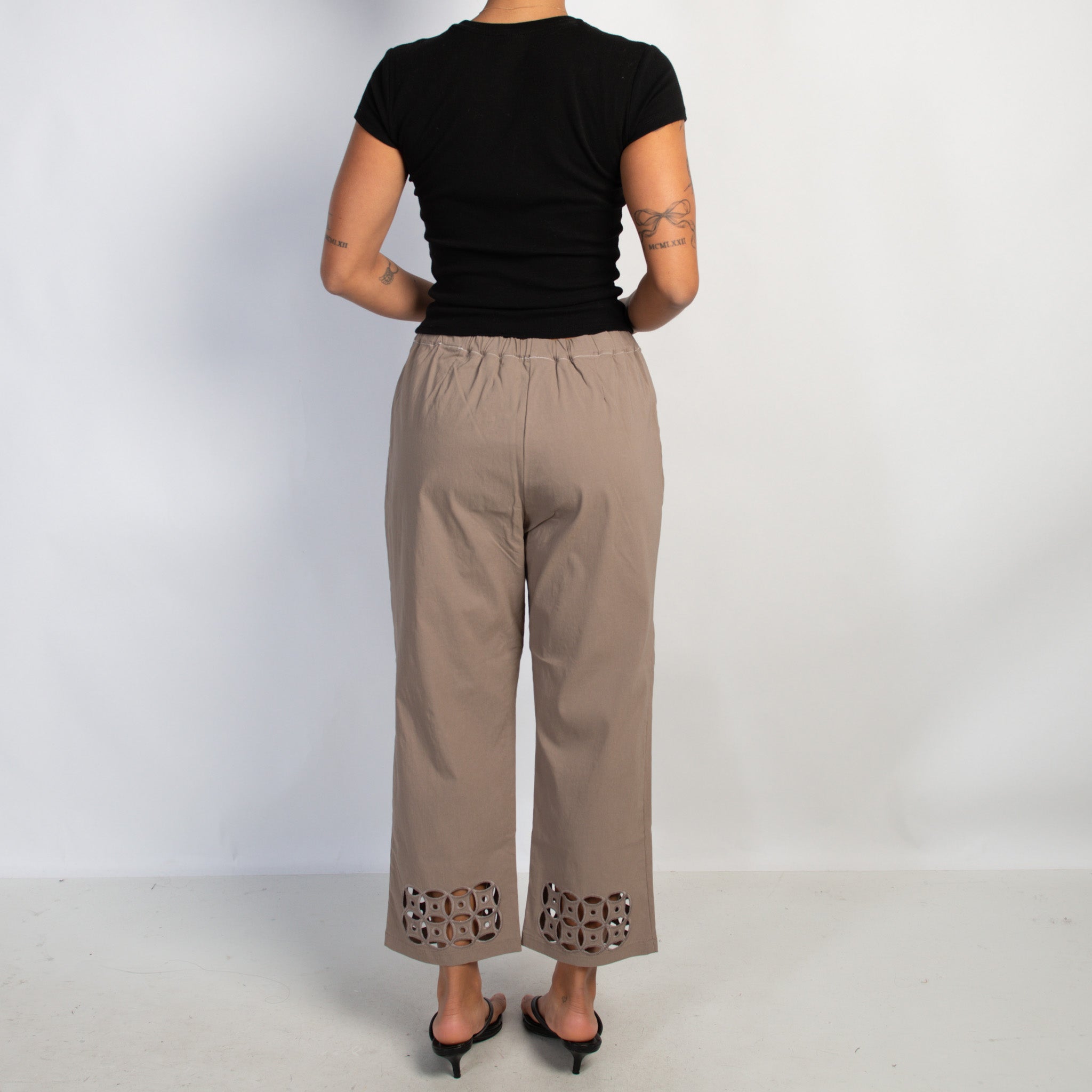 BEIGE CUT OUT CAPRI PANTS