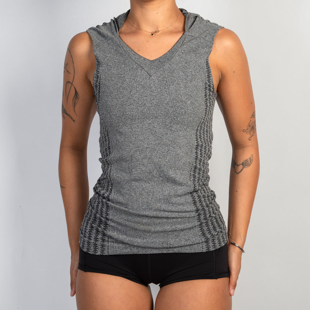 GREY SEAMLESS NYLON TOP