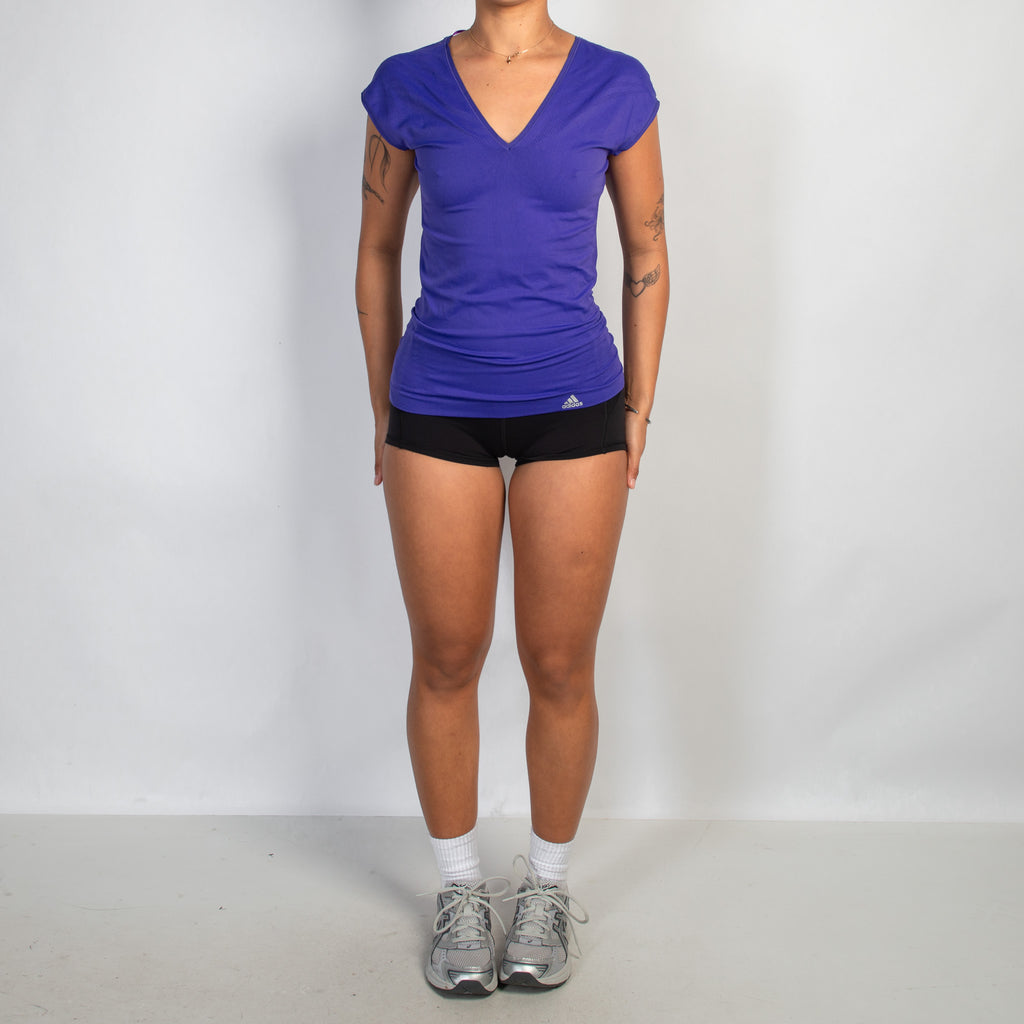 VIOLET SEAMLESS NYLON TOP