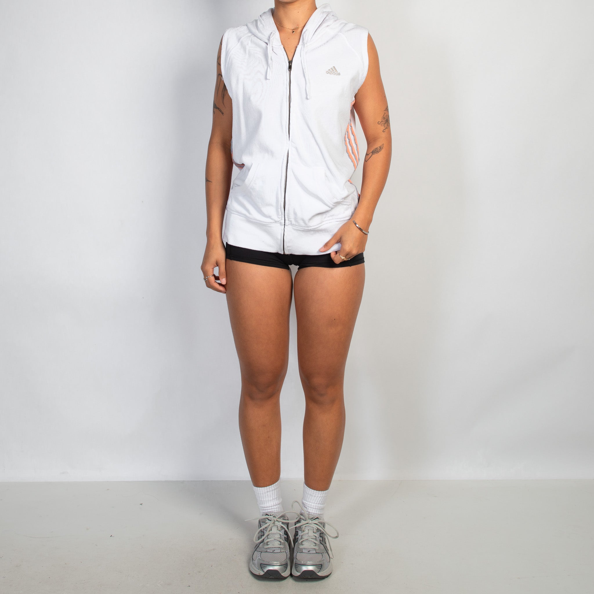 SLEEVELESS ZIP HOODIE