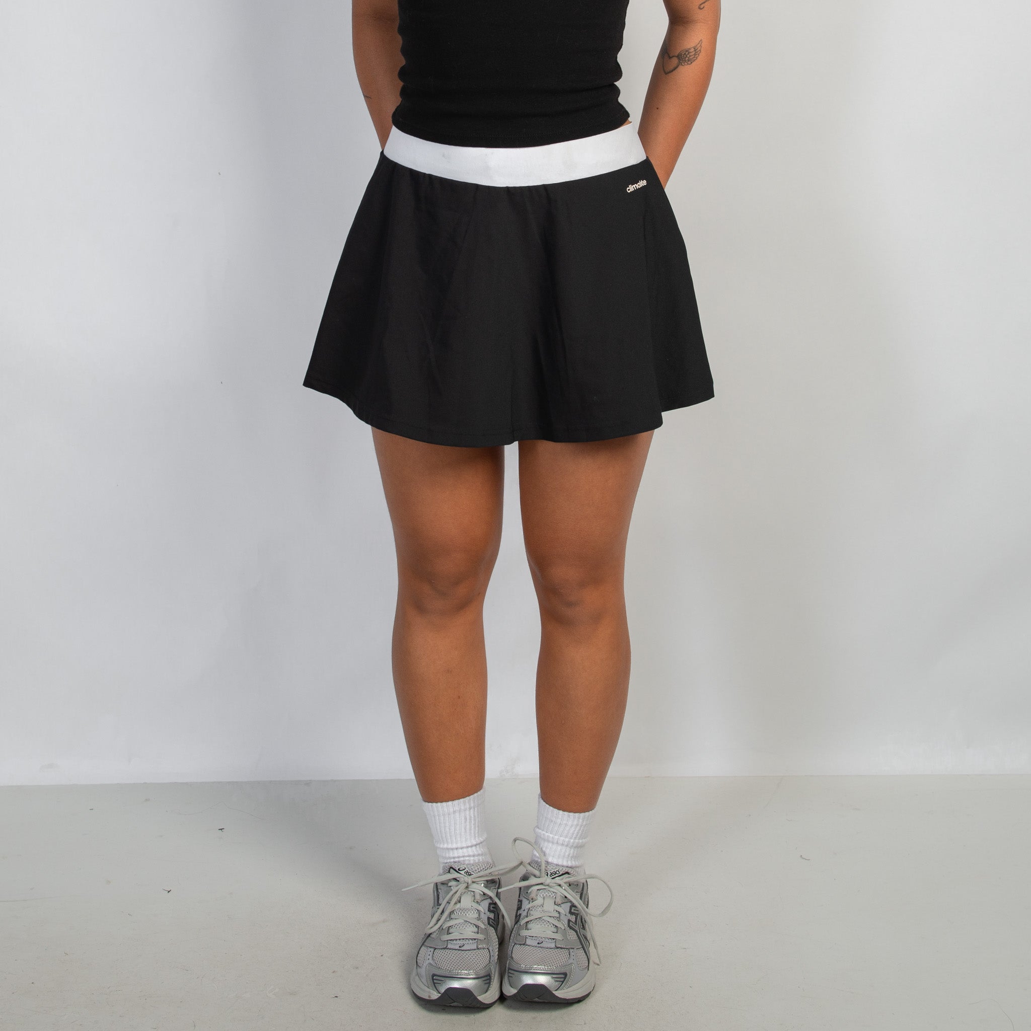 B&W HIGH RISE SKORT