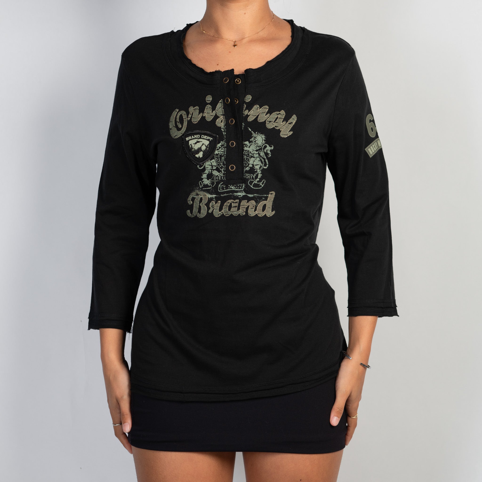 BLACK GRAPHIC HENLEY TOP