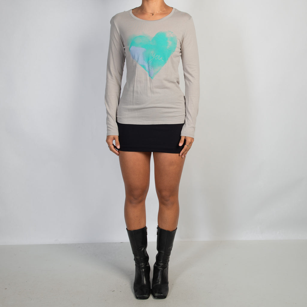 GRAPHIC LONG SLEEVE TOP