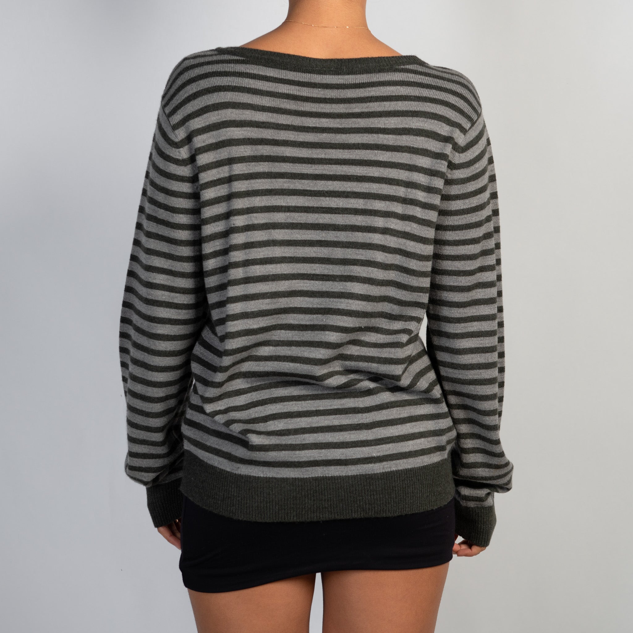 STRIPE THIN KNIT SWEATER