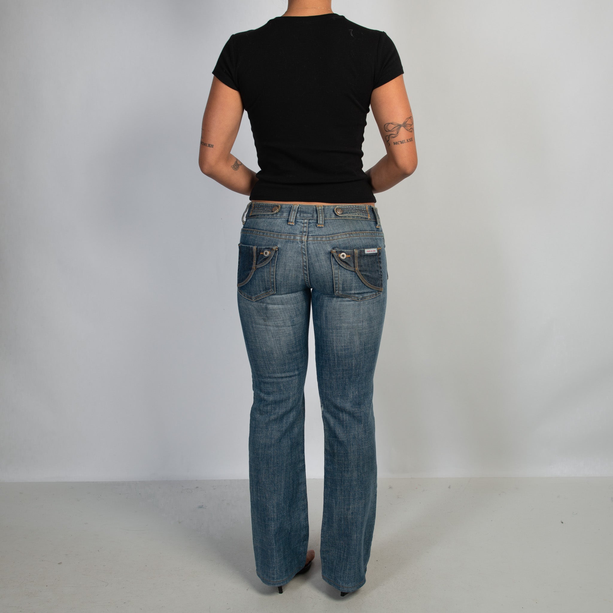 LOW RISE BOOTCUT JEANS