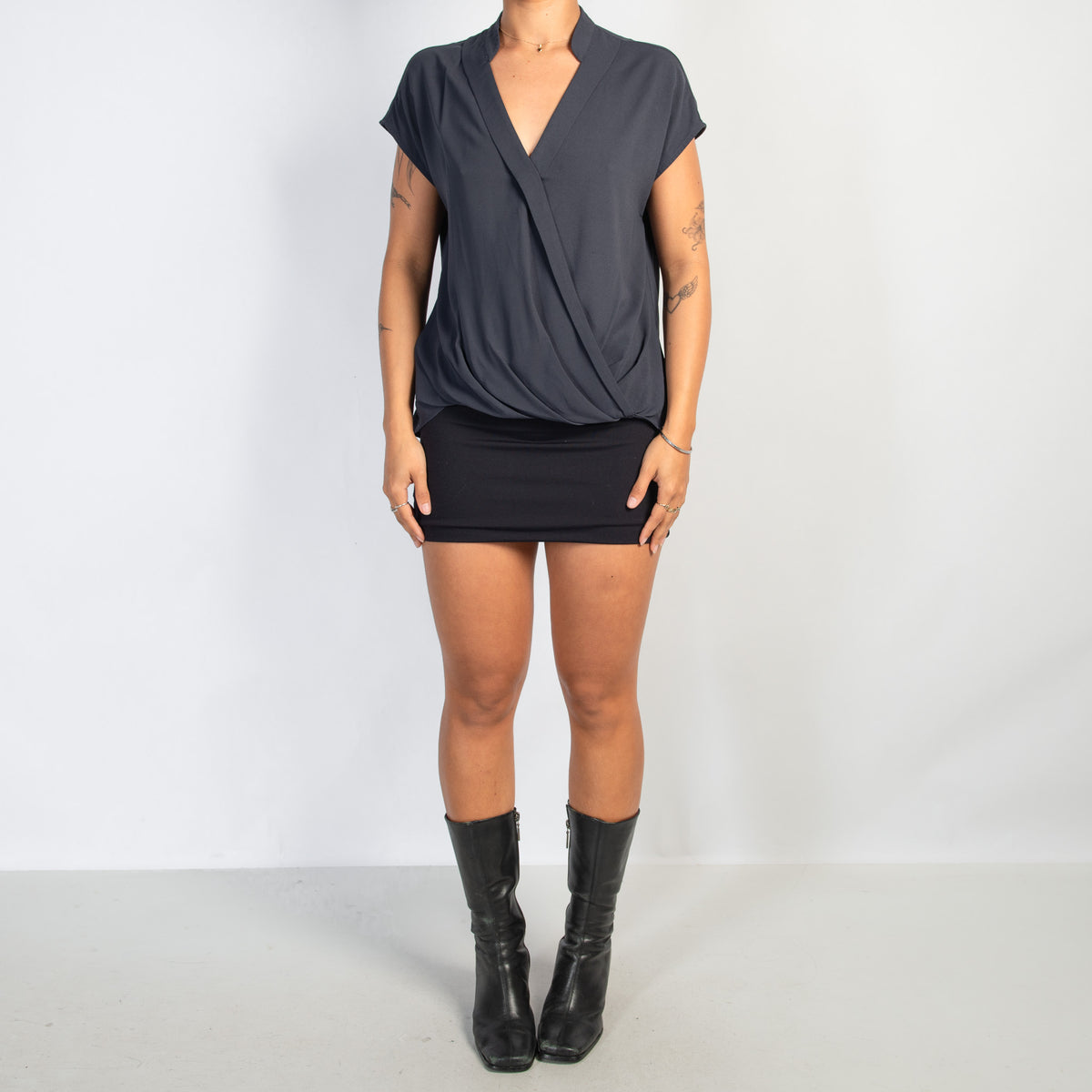 NAVY CROSSOVER TOP