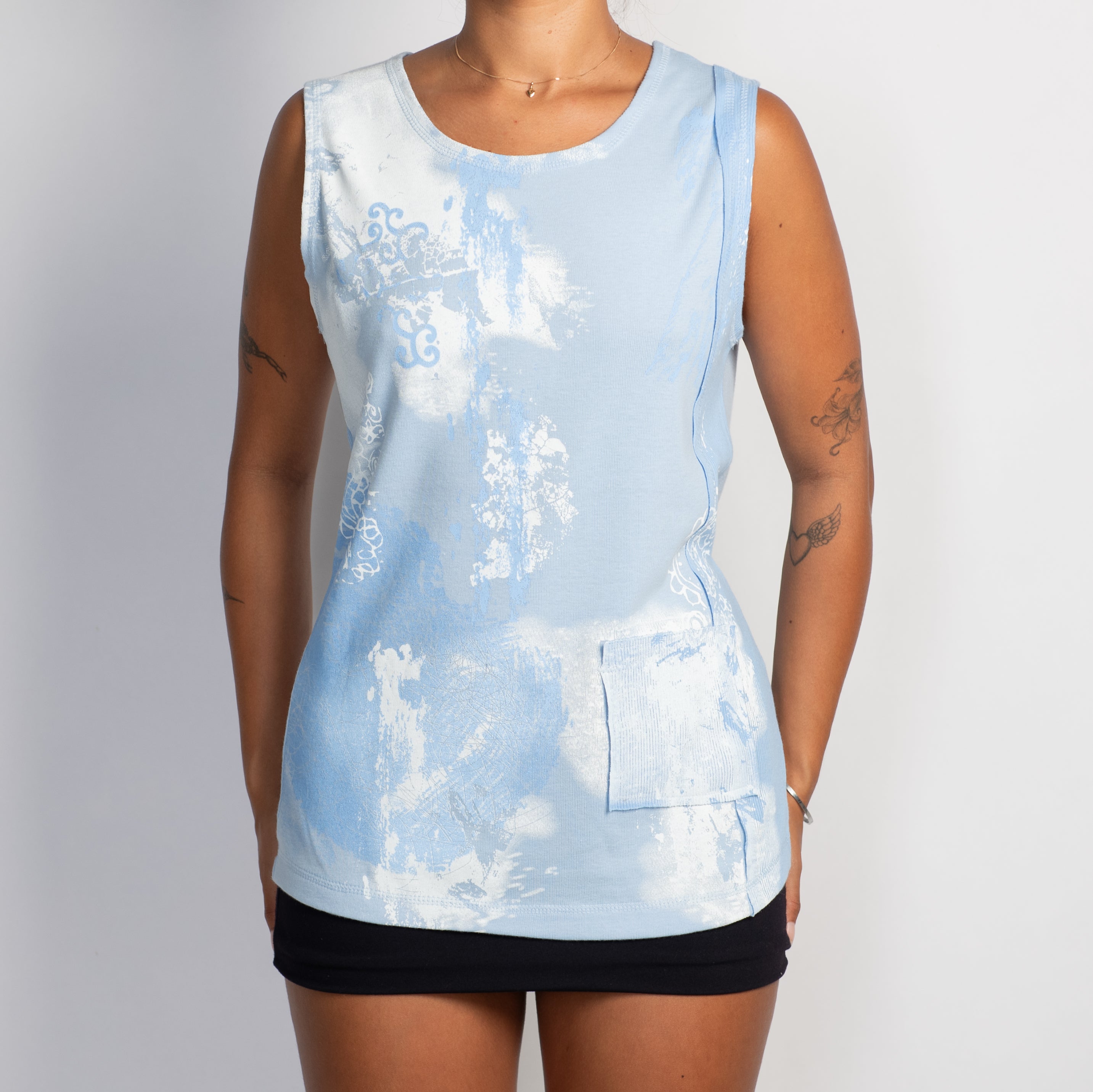 BLUE GRAPHIC SLEEVELESS TOP
