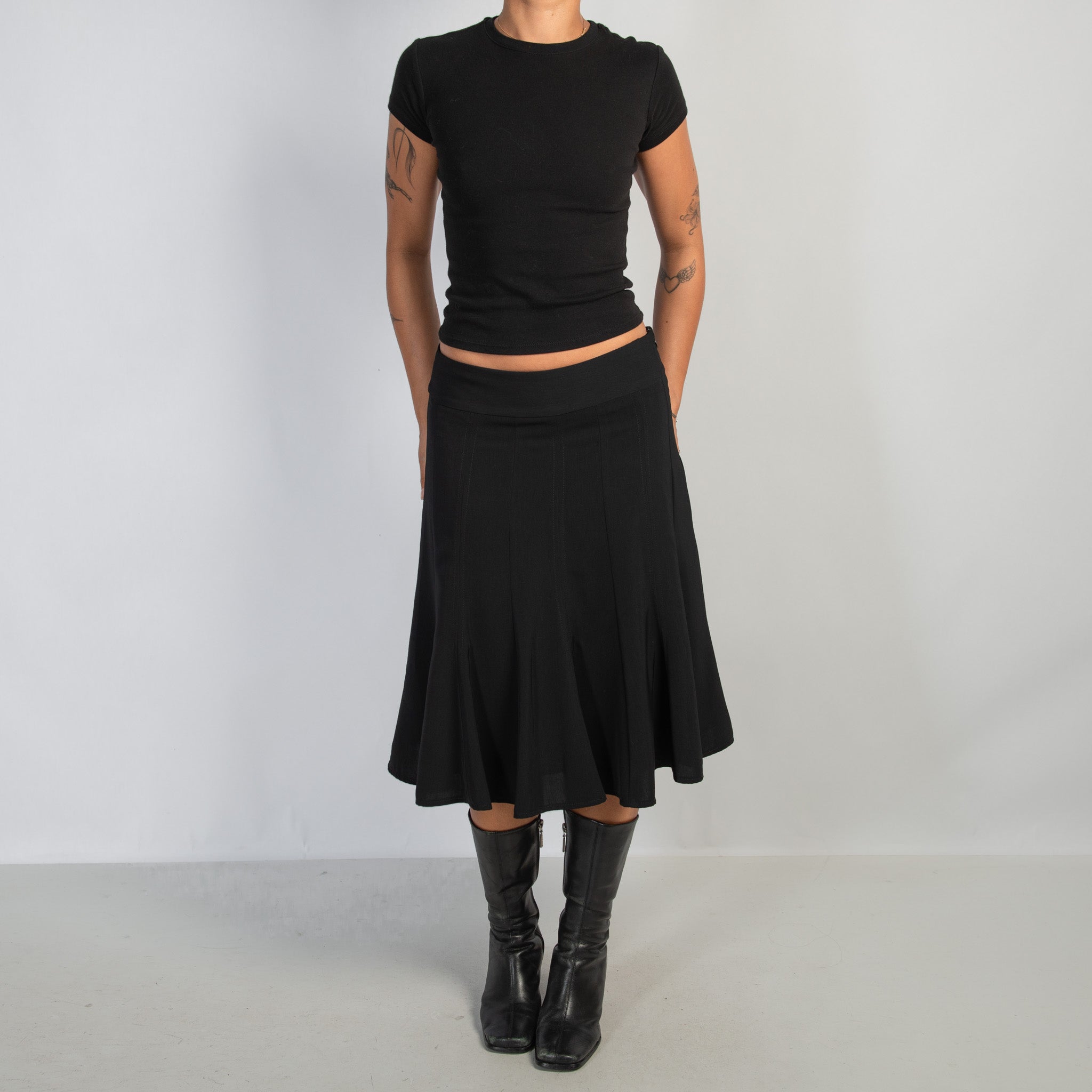BLACK FLARE MIDI SKIRT