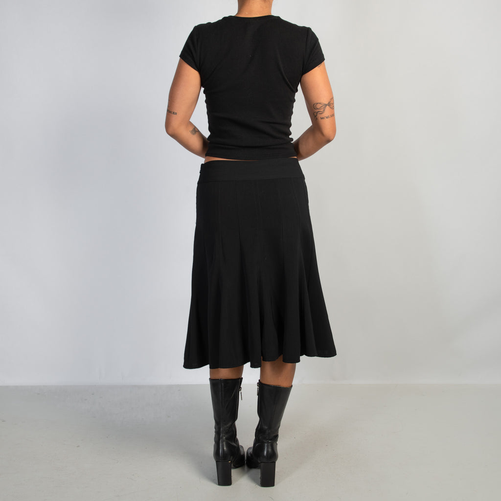 BLACK FLARE MIDI SKIRT