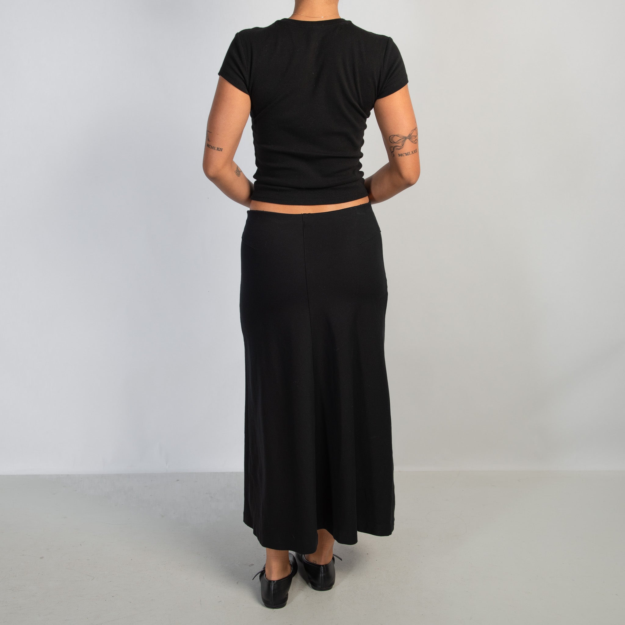 BLACK LONGLINE SKIRT