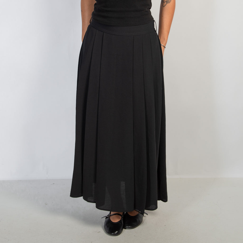 PLEATED LONGLINE SKIRT