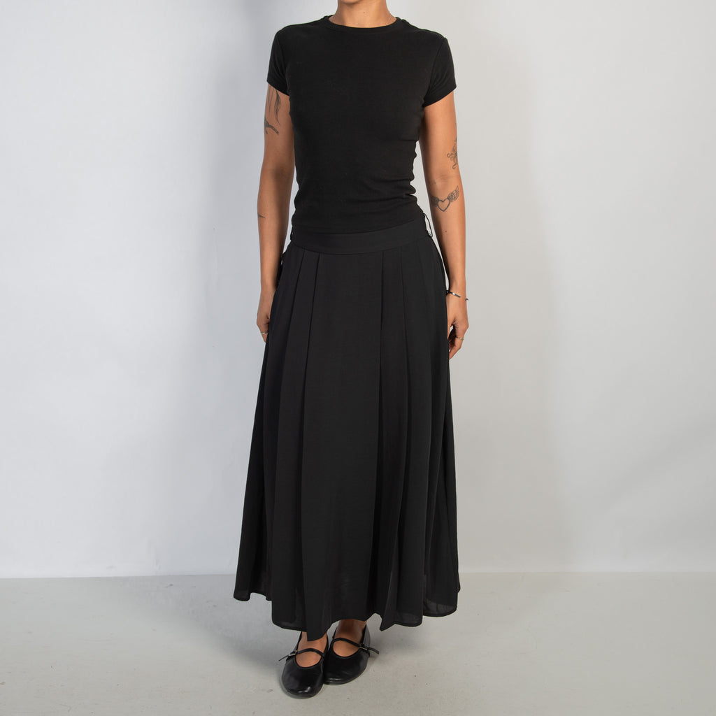 PLEATED LONGLINE SKIRT