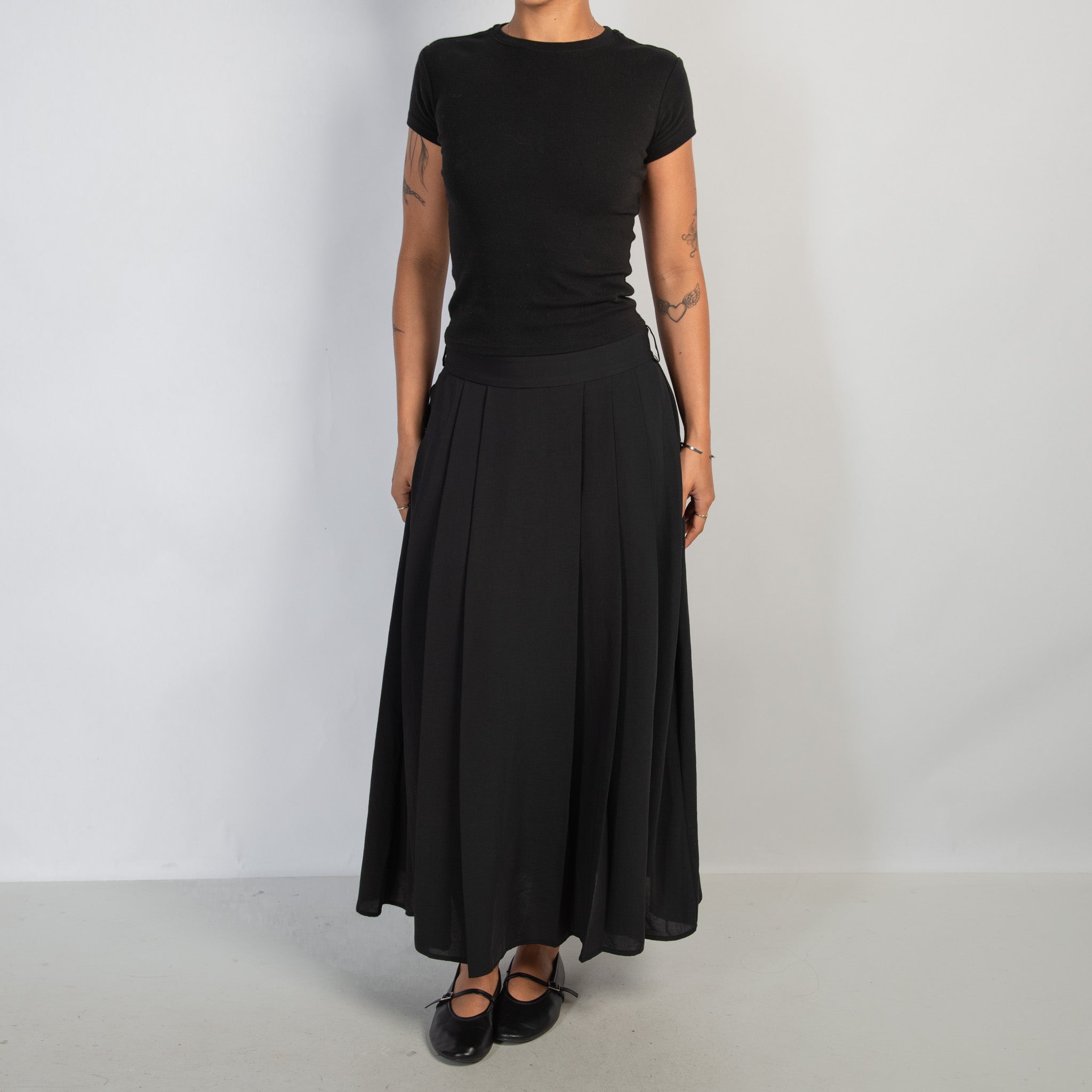 PLEATED LONGLINE SKIRT