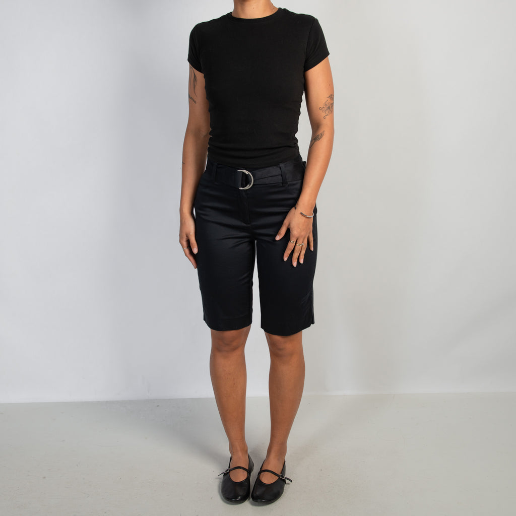 BLACK KNEE LENGTH SHORTS