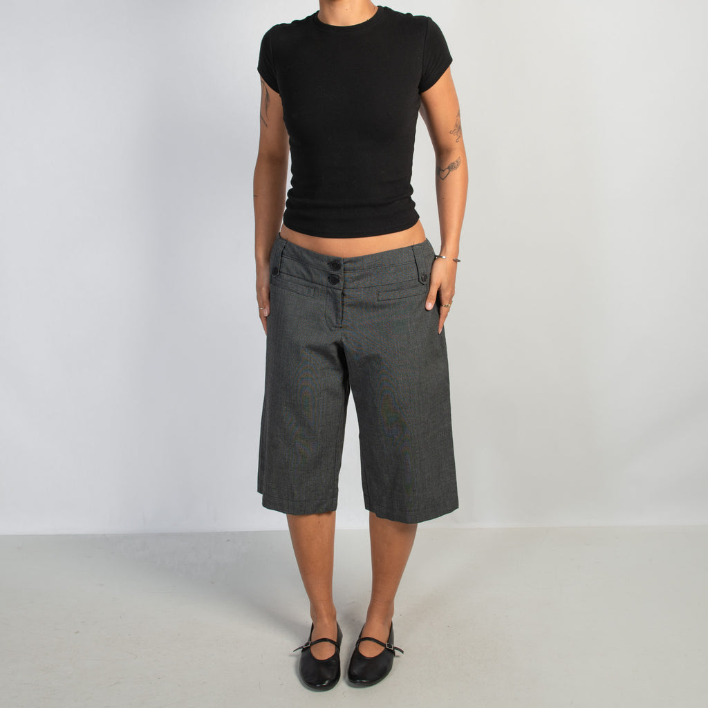 GREY KNEE LENGTH SHORTS