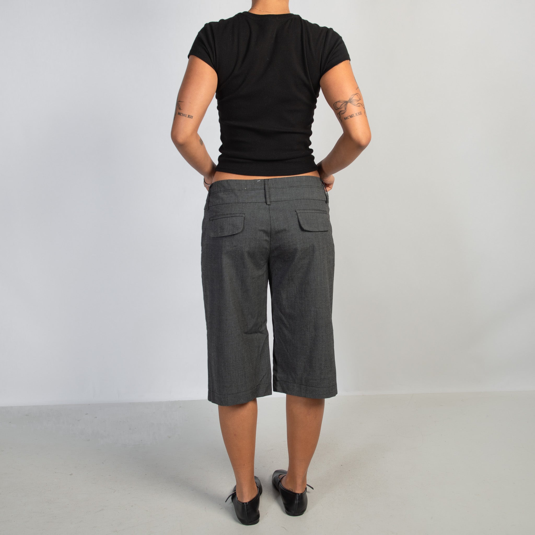 GREY KNEE LENGTH SHORTS
