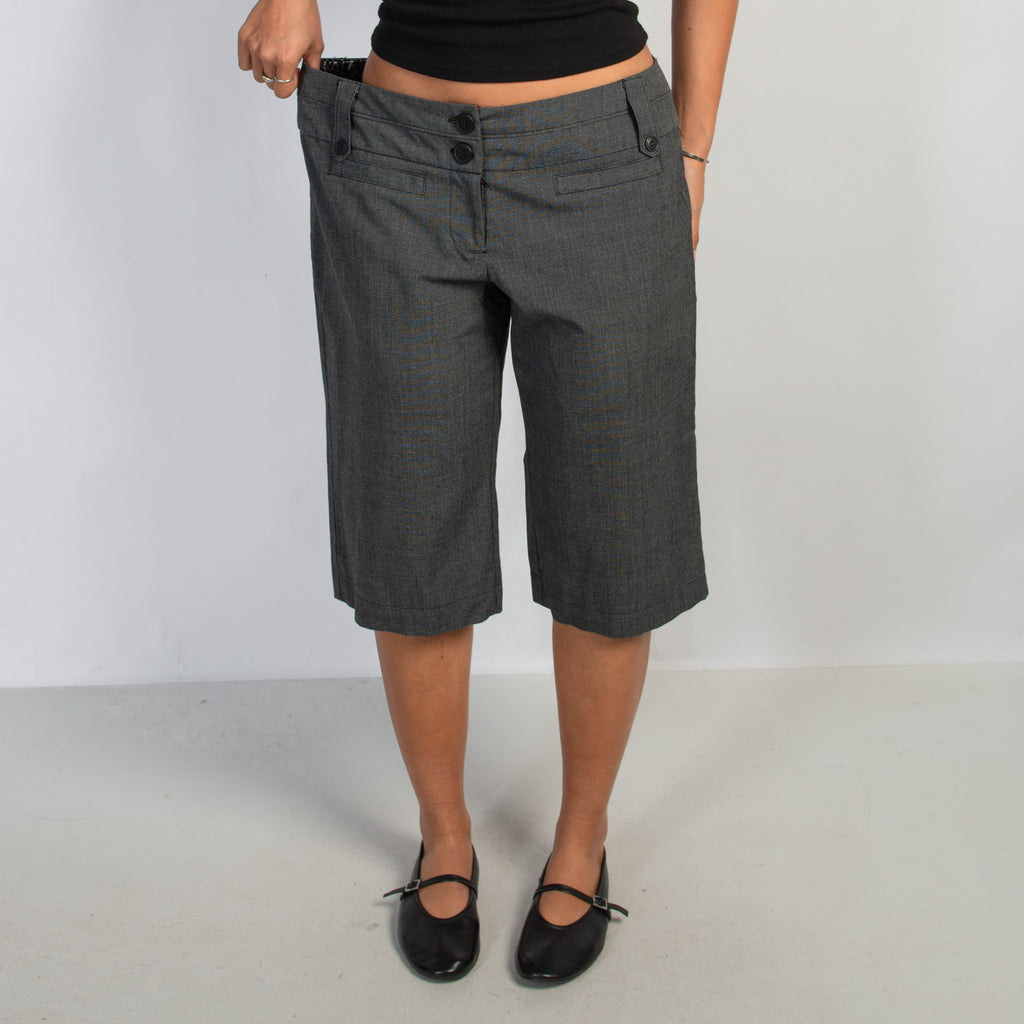 GREY KNEE LENGTH SHORTS