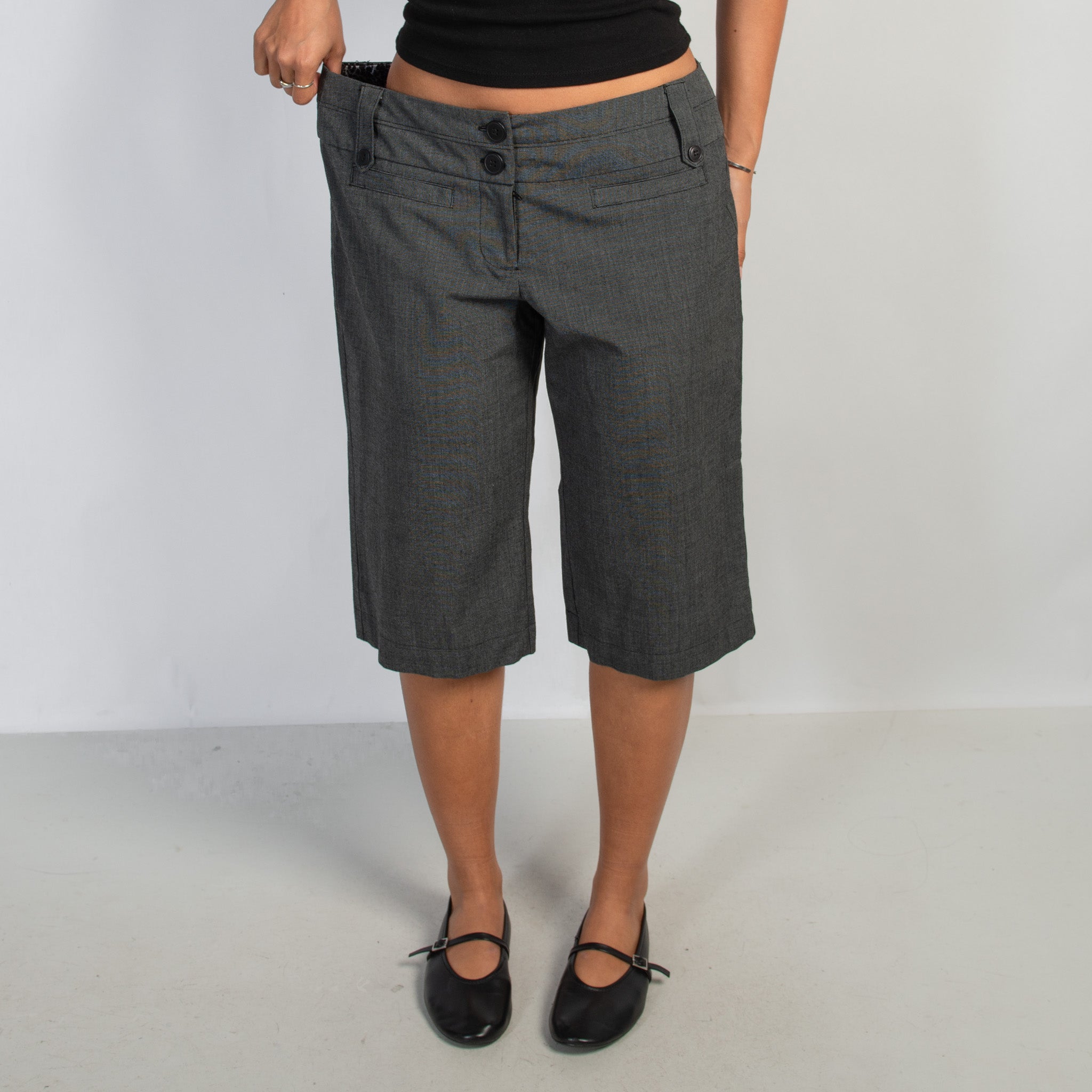 GREY KNEE LENGTH SHORTS